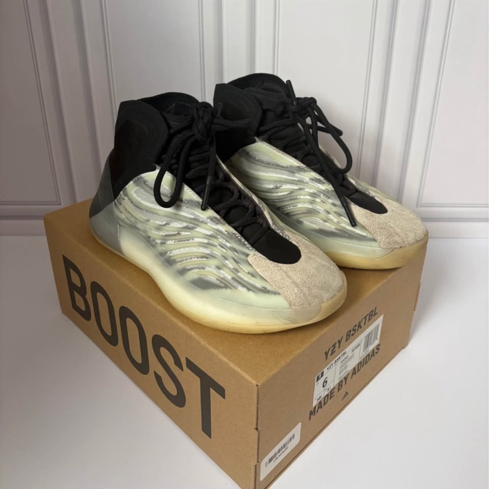 Adidass Yeezy QNTM BSKTBL sneakers Men’s Size 6